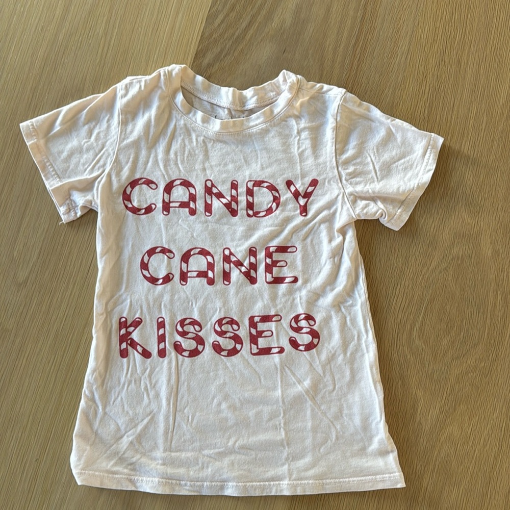 Girl Candy cane kisses T-shirt size 4T fits 5/6 
GUC